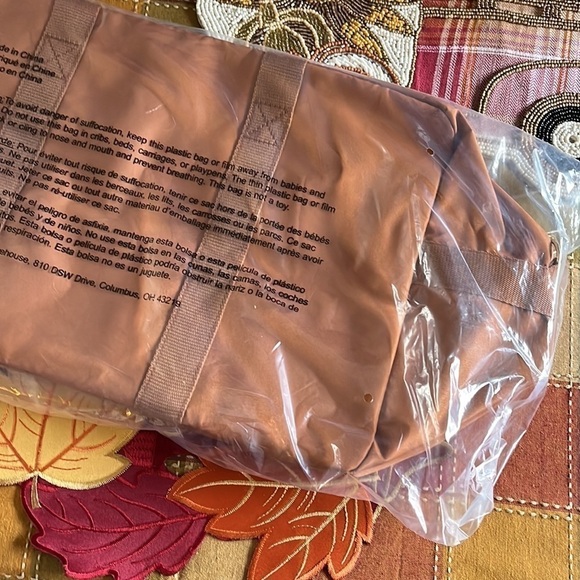 Brand New Weekender Duffle Travel Bag Removable Faux Sherpa Pouch Crossbody - Picture 12 of 15